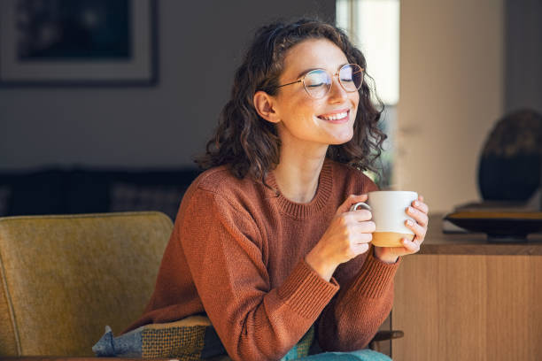 ¿Por qué no hay que tomar café justo después de despertarse?