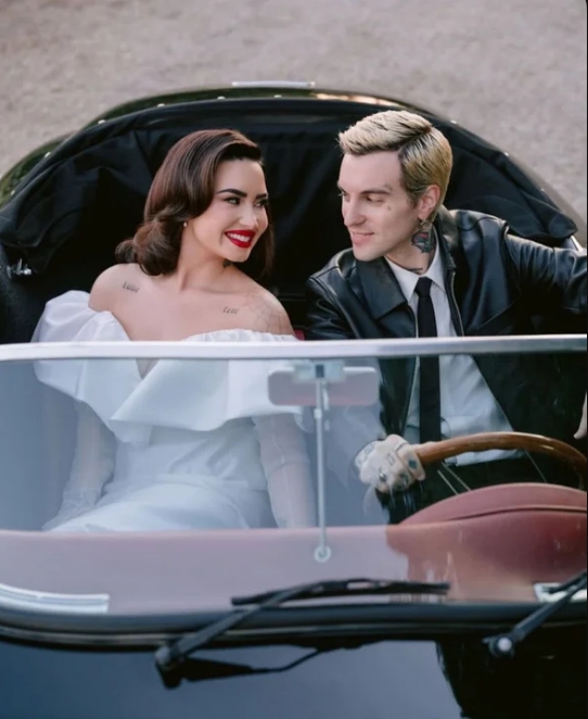 Demi Lovato se casó con Jordan «Jutes» Lutes luciendo un increíble vestido de novia