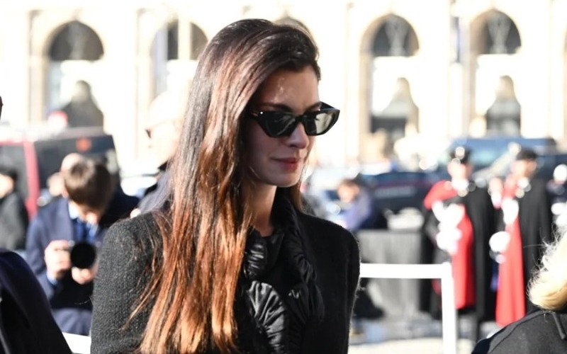 Anne Hathaway y Elizabeth Hurley acudieron al funeral del diseñador Valentino en Roma