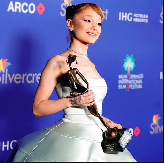 Ariana Grande anuncia retiro temporal de la vida pública