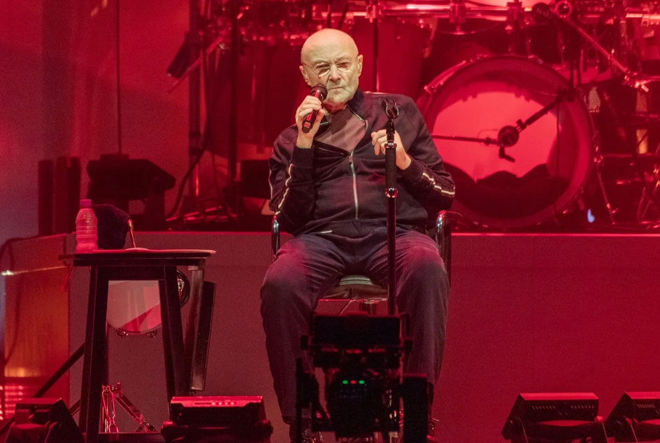 Phil Collins revela que estuvo a punto de morir por abuso de alcohol en 2024