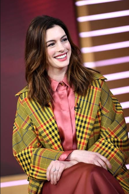 “Yesteryear”, la película que convertirá a Anne Hathaway en una tradwife