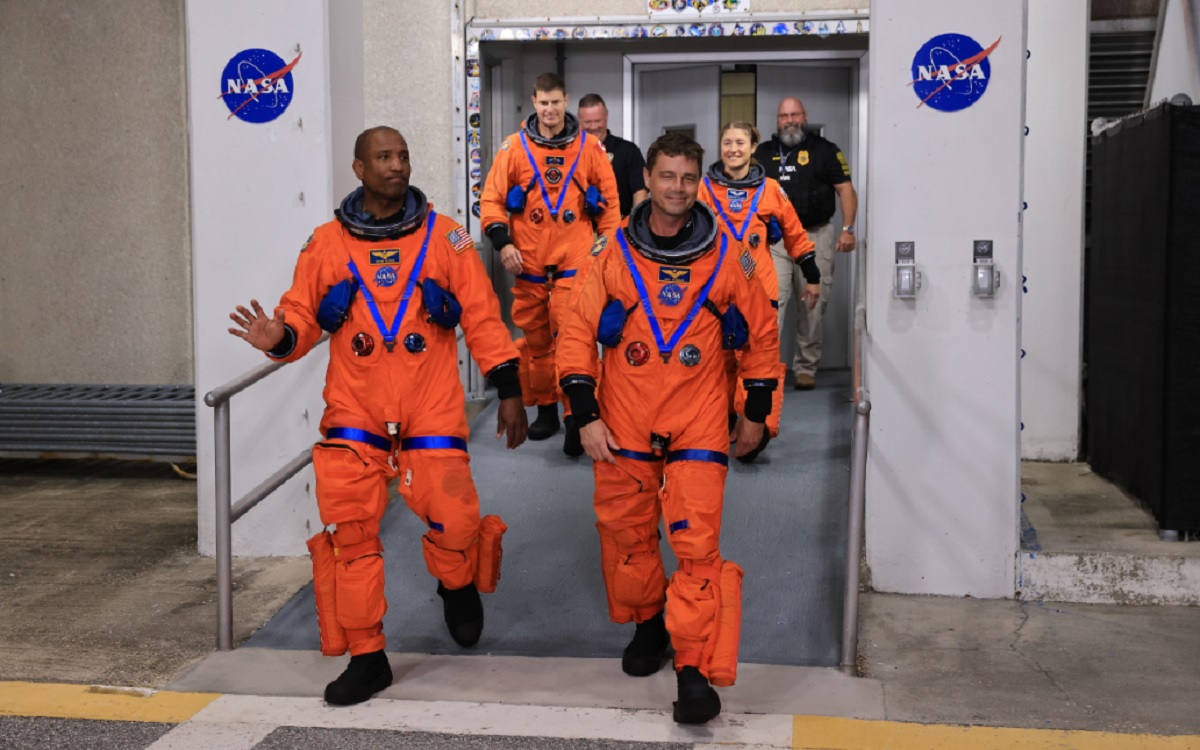 La NASA nombra a dos nuevos astronautas eméritos