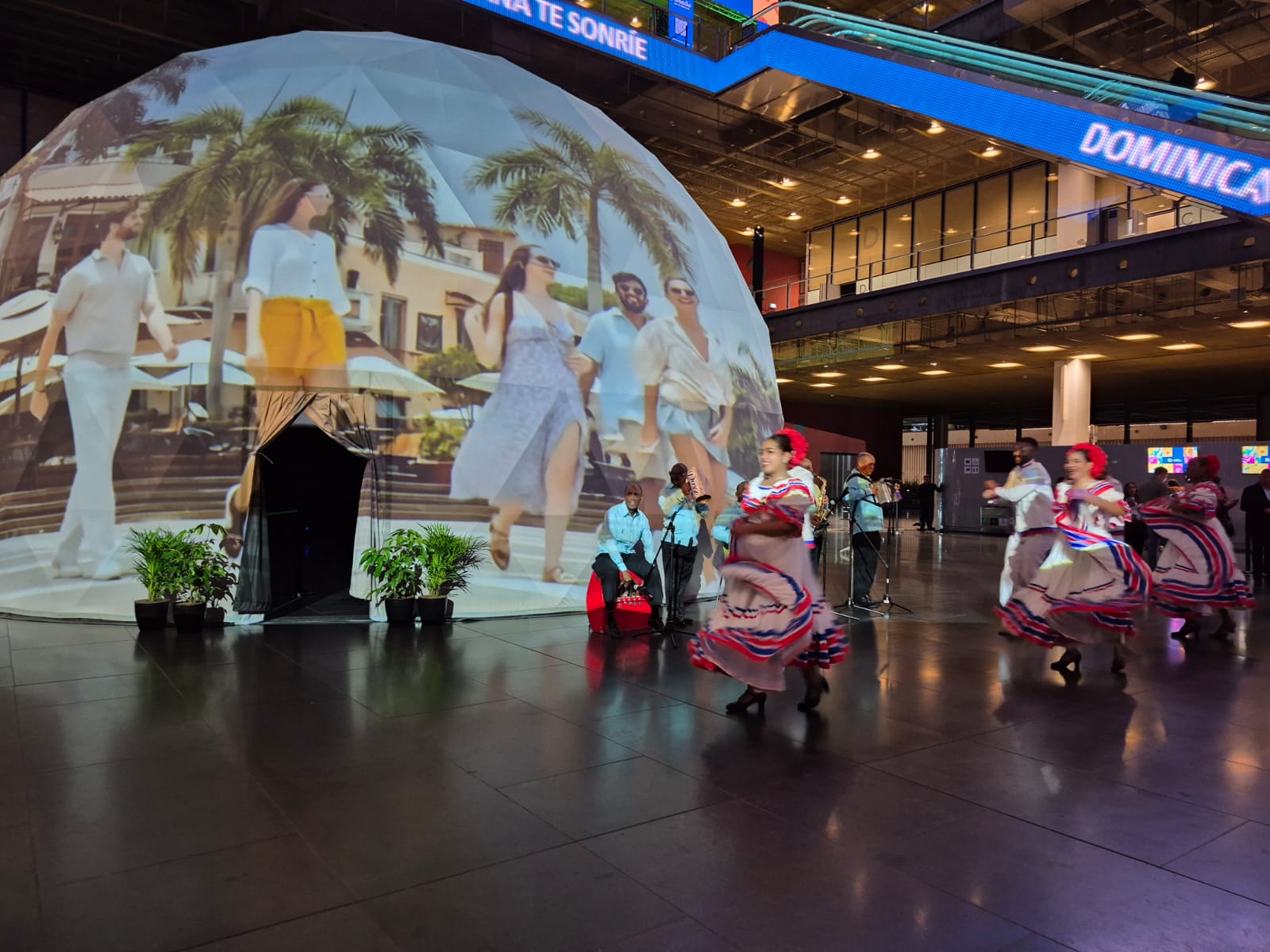 República Dominicana conquistó a los colombianos con “Meet in Paradise”