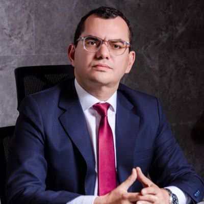 El laberinto legal de la IA en Colombia ¿Está el patrimonio de las empresas preparado para la era del algoritmo?