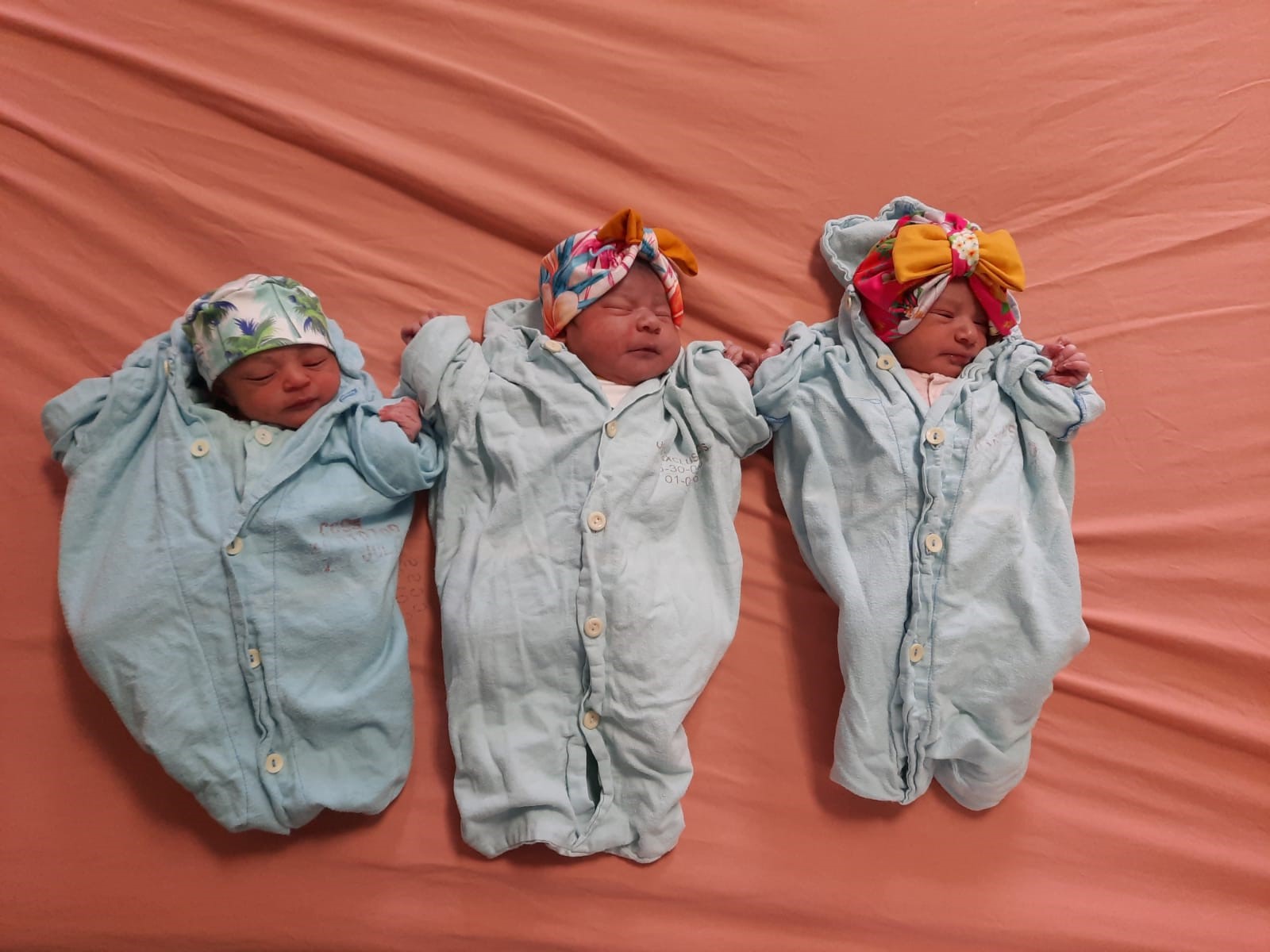 Bebés nacidos en el Hospital Tony Facio son vestidos con atuendos de la  cultura afrodesciente. - Costa Rica 