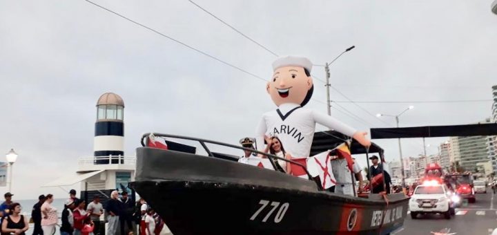 Un colorido desfile y ceremonia mítica se realizó en el Malecón de Salinas.