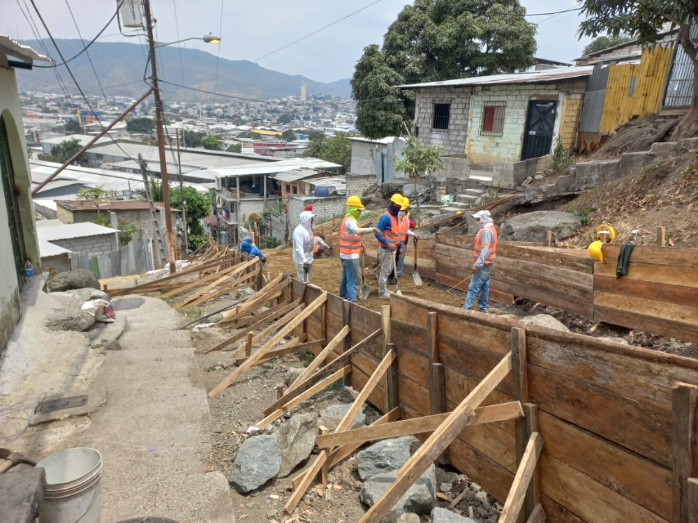 Municipio de Guayaquil emprende la construcción de escalinatas en ...