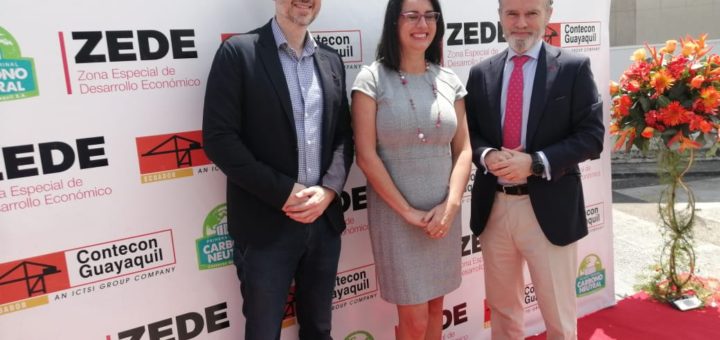 De izquierda a derecha: Pablo Rizzo, presidente del Directorio de la Autoridad Portuaria de Guayaquil; Carola Ríos, directora del Servicio Nacional de Aduana del Ecuador; y Javier Lancha, CEO de Contecon Guayaquil.