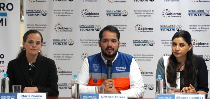 De izquierda a derecha: María Brown, ministra de Educación; Cristian Torres, director del Sngre; y Silvana Ramírez, viceministra de Turismo.