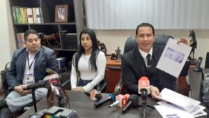 De izquierda a derecha: Andrick Pasaguay, Kadikza Gómez y Lenín Chavarría.