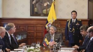 Imagen de archivo del 22 de junio de 2023, en una reunión entre el presidente Guillermo Lasso y representantes del Gobierno de Estados Unidos.