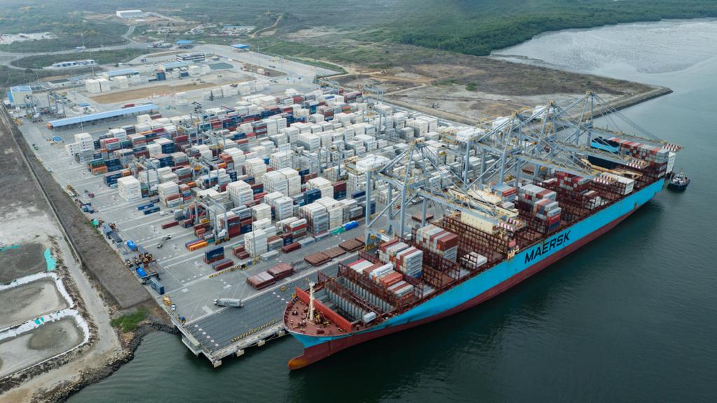 La colaboración entre DP World Posorja y Maersk benefician a Guayaquil como un hub logístico, generando inversiones privadas en obra pública y empleo.