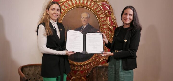 A la izquierda: Sonsoles García junto a Romina Muñoz.