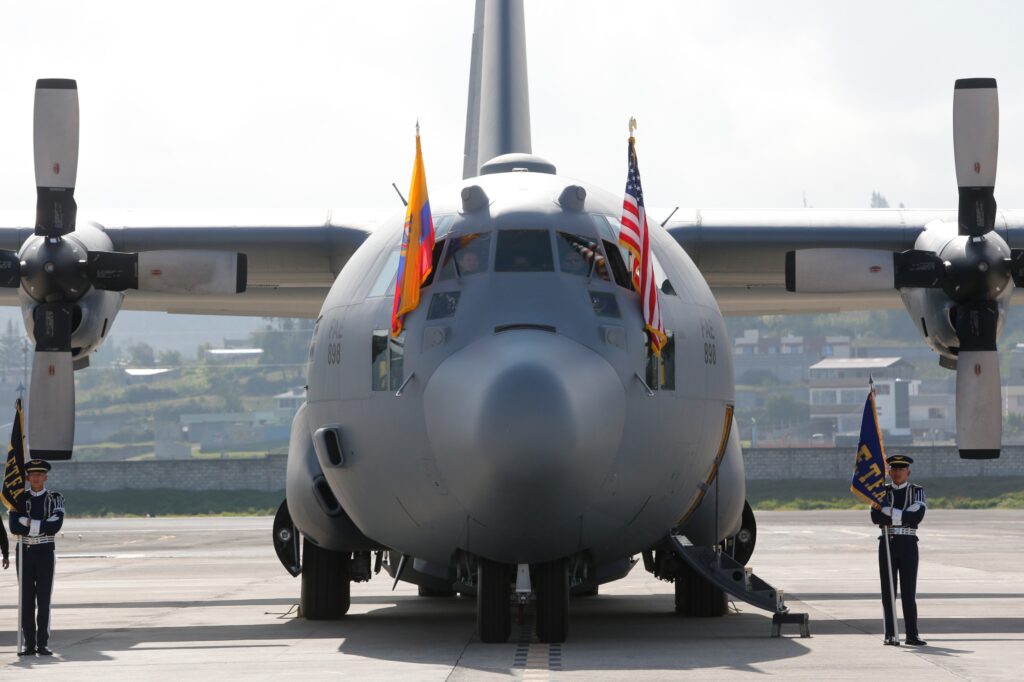 Estados Unidos dona a Ecuador una aeronave para fortalecer las misiones tácticas y militares