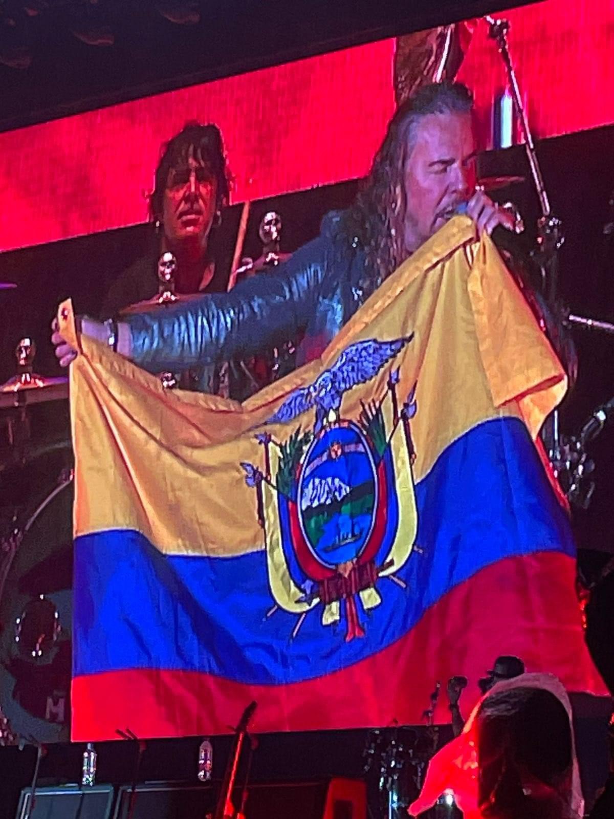 Fernando Olvera con la tricolor ecuatoriana.