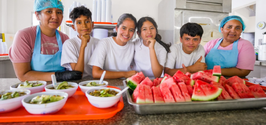 Niños y niñas del sistema escolar reciben ración de alimentos