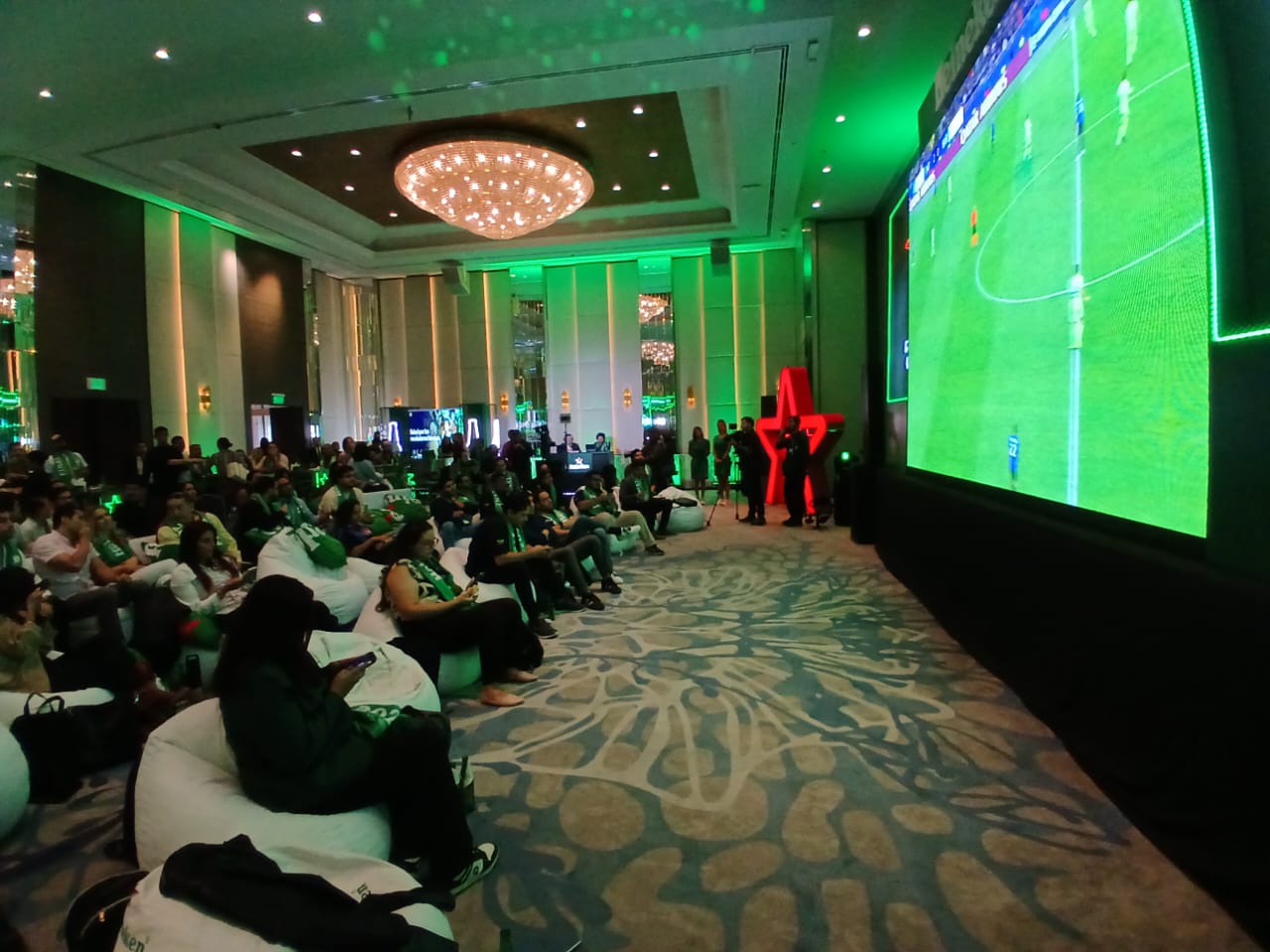 Heineken sorprendió con una fiesta épica durante el Barcelona vs. Inter de Milán en Italia