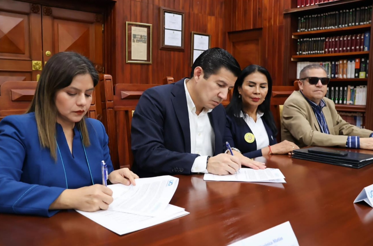 Universidad de Guayaquil sella convenio con Clínica Panamericana