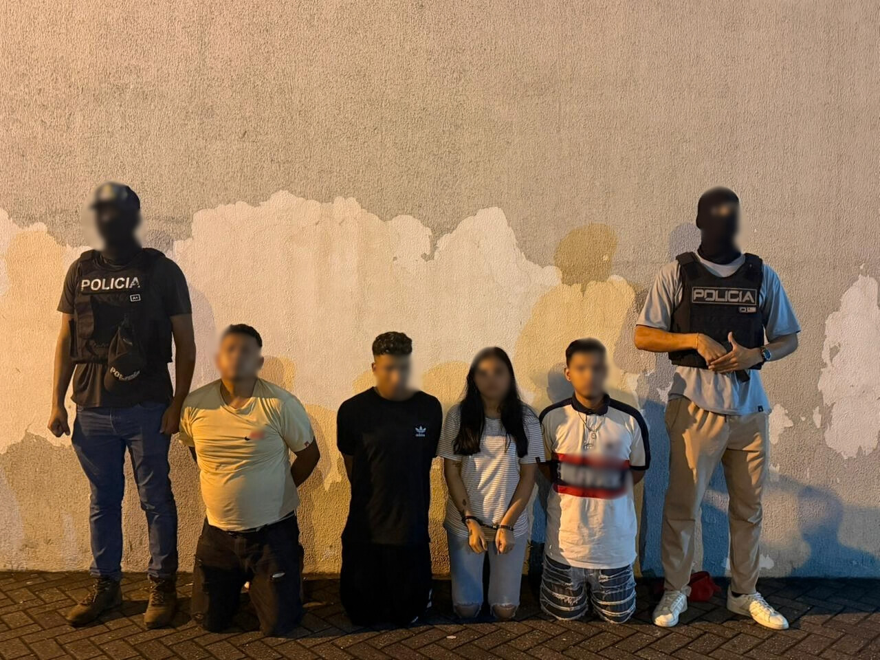 Policía Nacional de Ecuador capturó a cuatro sujetos por el delito de extorsión