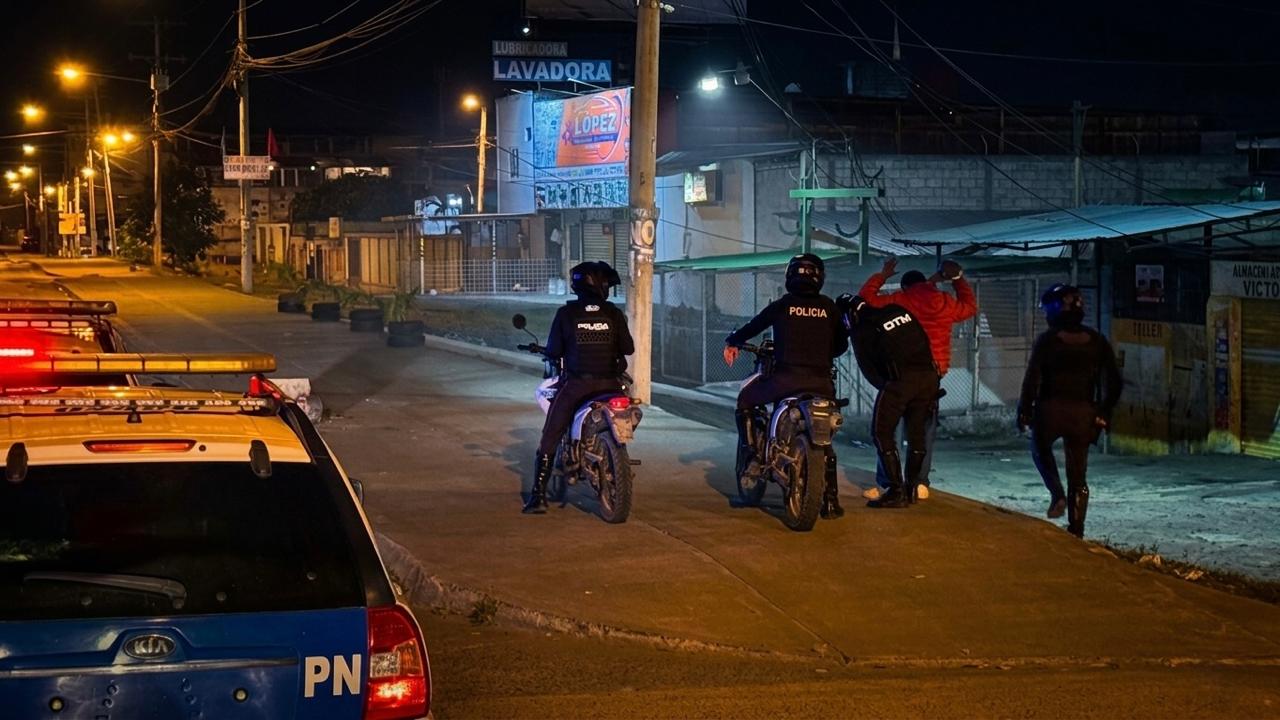 El primer día del Toque de Queda en Ecuador deja 55 detenidos en dos provincias
