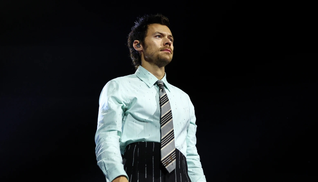 Harry Styles rinde tributo a Dolly Parton en el primer concierto de su residencia en Nueva York