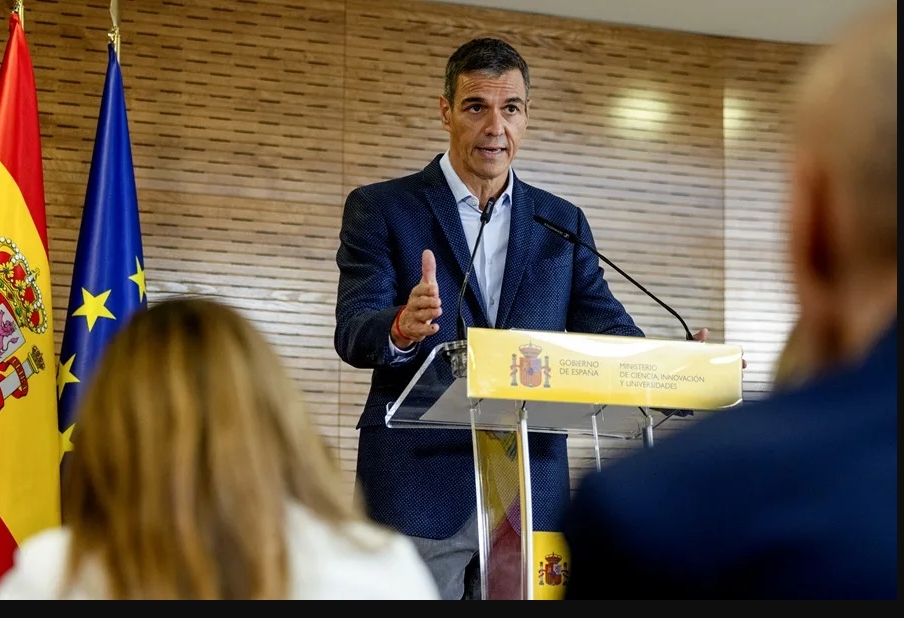 Sánchez anuncia un decreto para aumentar la exigencia de los estudios universitarios