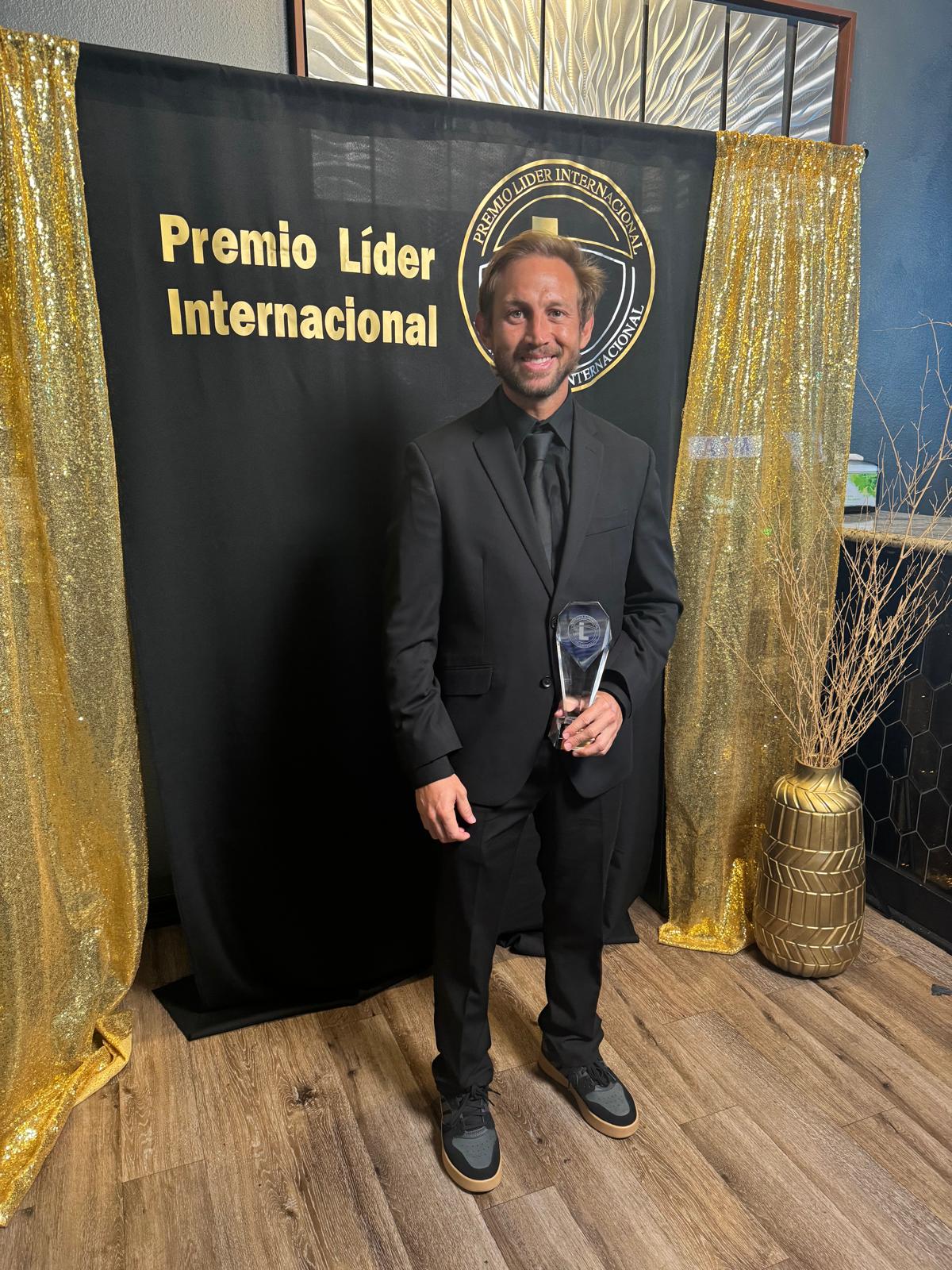 Arlon Marambio gana Premio Líder Internacional como compositor