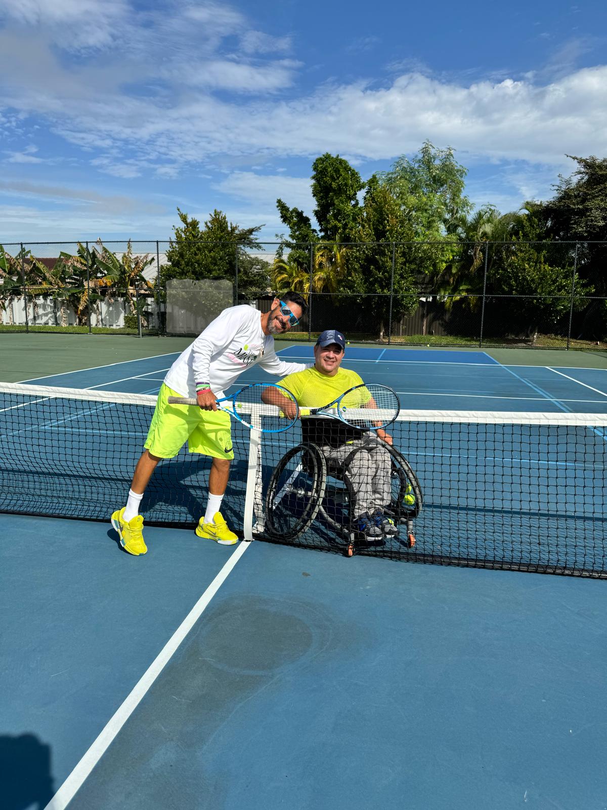 Entrenador Juan Carlos Zambrano recibe respaldo destacado por su excelencia en el tenis adaptado