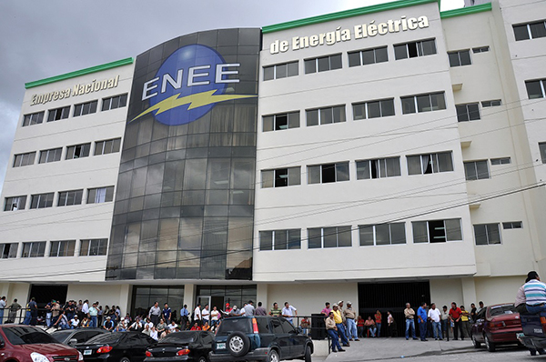Empresarios urgen pago al Gobierno y a las alcaldías a la ENEE