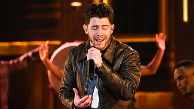 Nick Jonas conmueve en ‘The Tonight Show’ con una interpretación íntima ...
