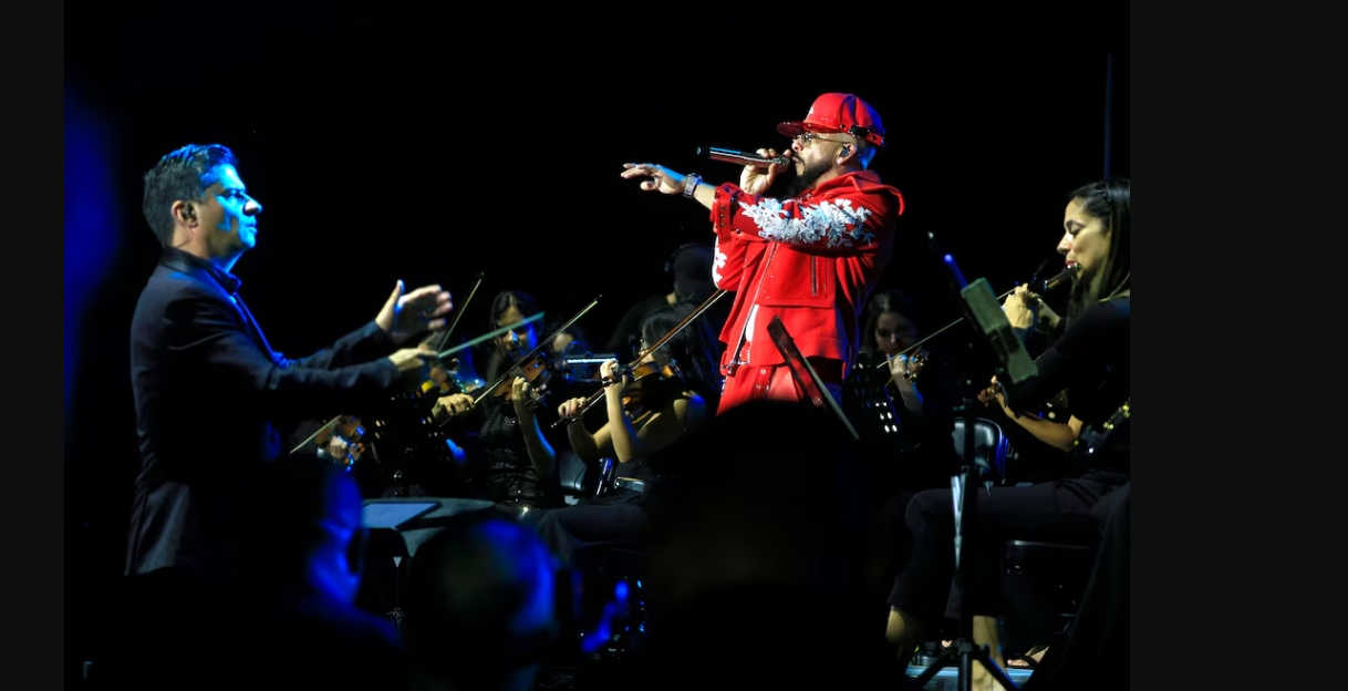 Yandel aseguró que la música sinfónica le «volvió a refrescar» su carrera: los arreglos orquestales transformaron sus conciertos