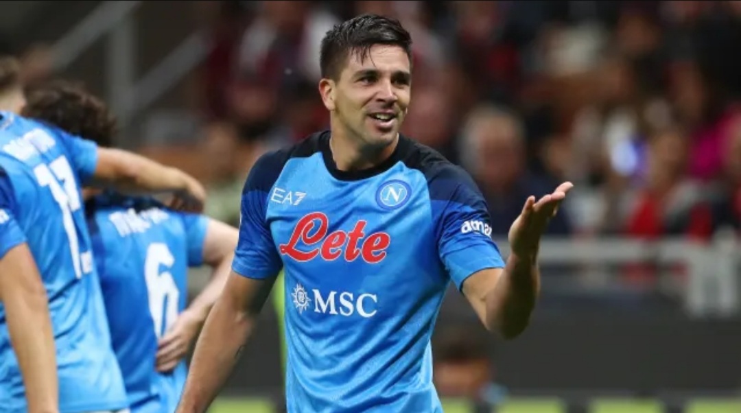 Napoli mantiene la punta en Italia tras vencer al Milan