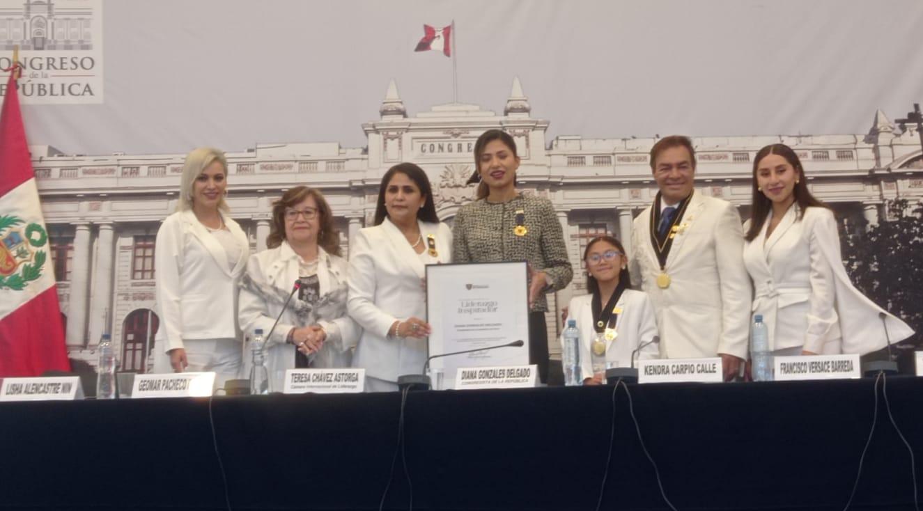 LIDERAZGO FEMENINO EN ACCIÓN CONTRA LA VIOLENCIA