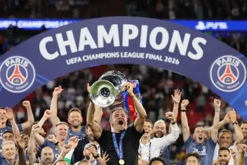 GOZA PARÍS POR SEGUNDA VEZ CON TROFEO UEFA