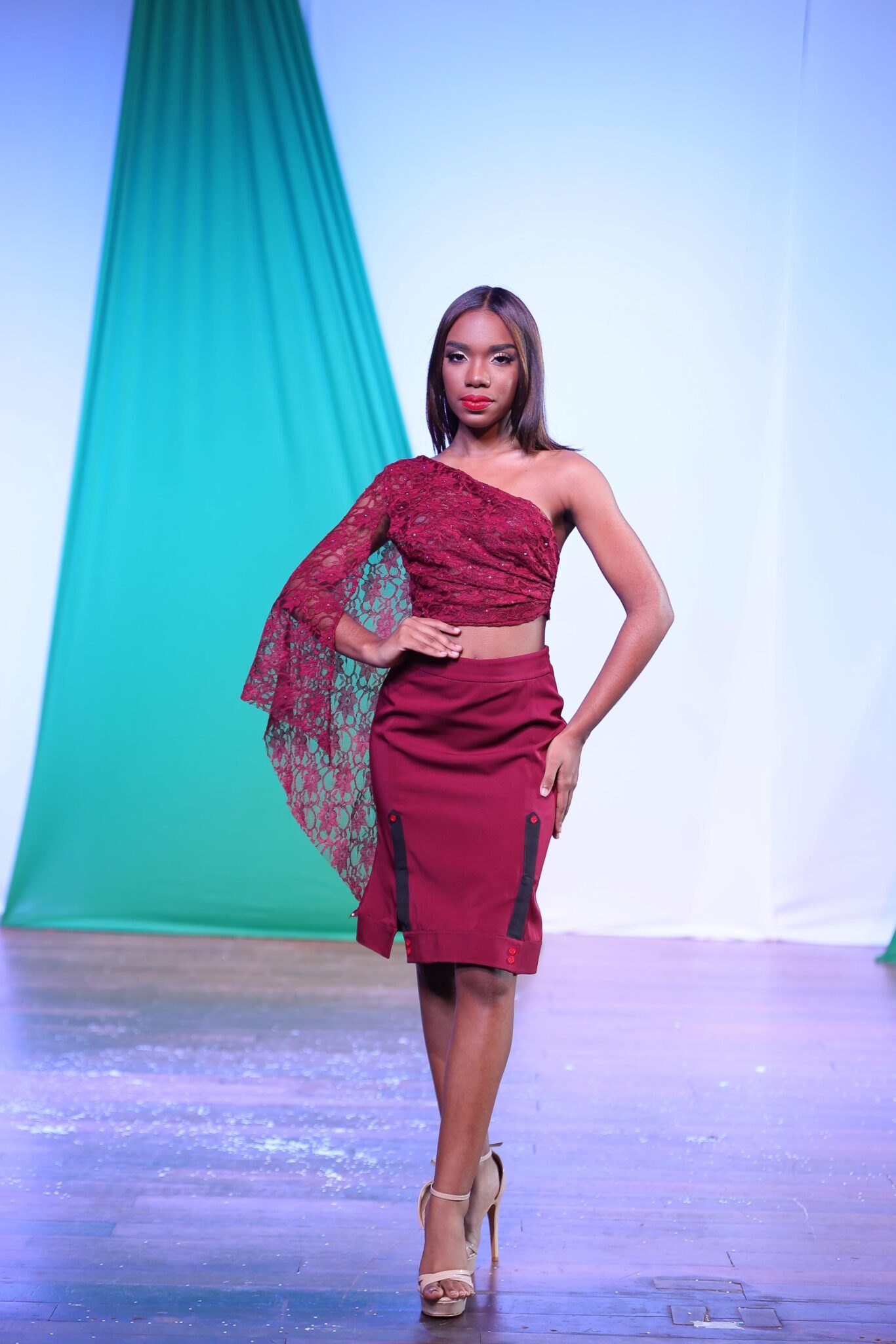 Christmas Night Fashion Show - Noti-America.com