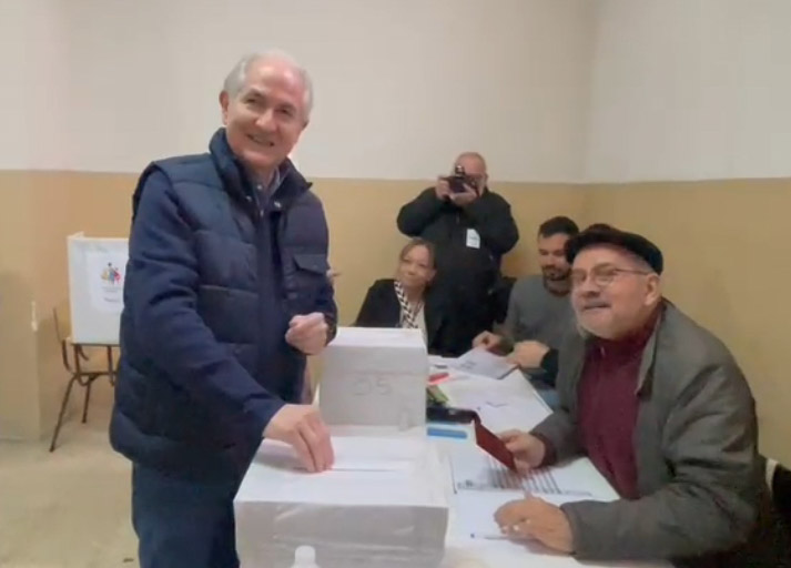 “Votar no es delito”, dijo Ledezma exiliado en España donde sufragó en Madrid, junto a miles de venezolanos (Cortesía).