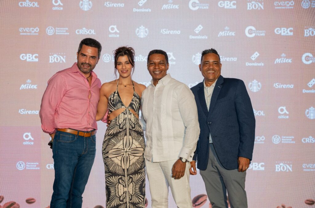 Elenco principal Manny Peěrez, Nashla Bogaert, Raymond Pozo y Miguel Ceěspedes