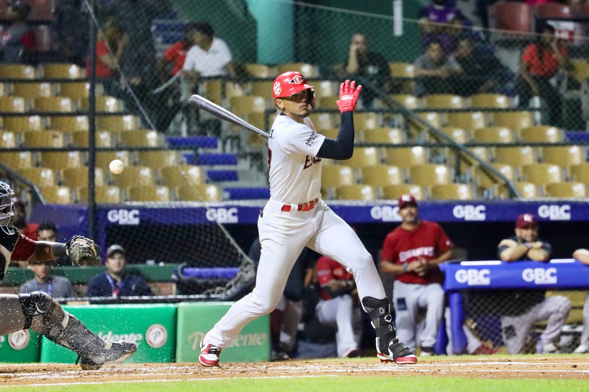 Erik González reemplaza a Jeremy Peña en el roster dominicano para el Clásico Mundial