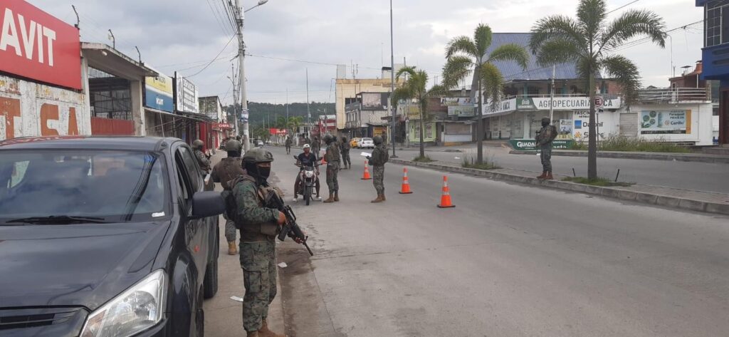 Con el decreto de estado de excepción los militares reforzarán los controles en las calles de Ecuador, principalmente de las ciudades más conflictivas.