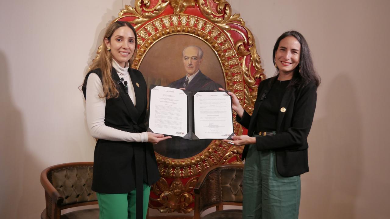 A la izquierda: Sonsoles García junto a Romina Muñoz.