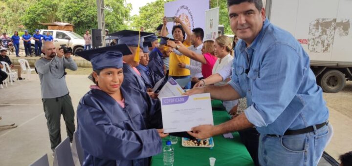 75 productores en las Comunidades de Aprendizaje de la AFC en Manabí