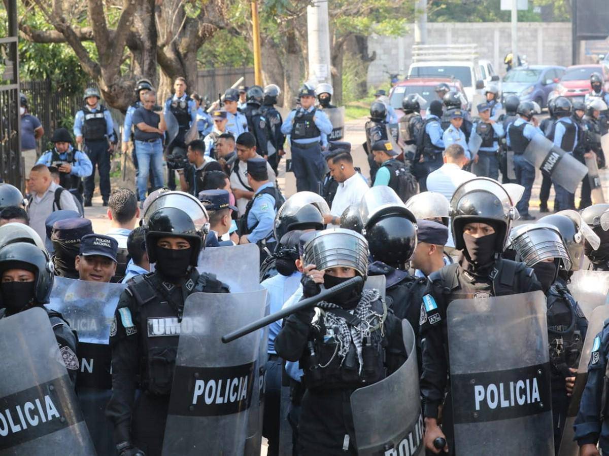 La policía de la Ciudad desalojó una protesta de choferes de colectivos
