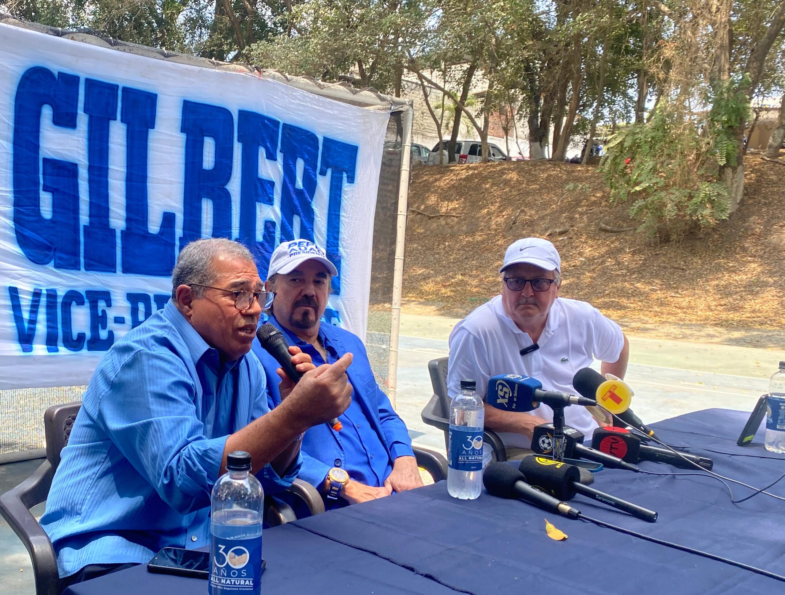 Carlos Torres, Pepe Auad y Roberto Gilbert.