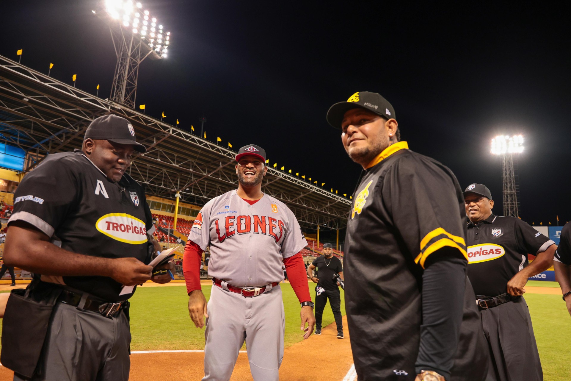 Pujols gana duelo contra Molina con triunfo del Escogido