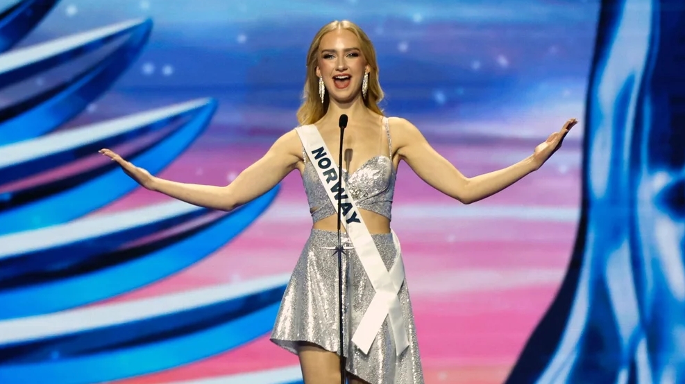 Miss Noruega avivó la polémica alrededor de Miss Universo 2025 al denunciar que el top 10 fue elegido “15 días antes” de la coronación