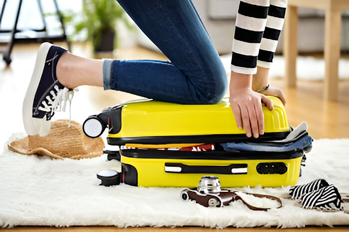 Estudios revelan que las mujeres empacan el doble de lo que necesitan para viajar: «solo por si acaso»