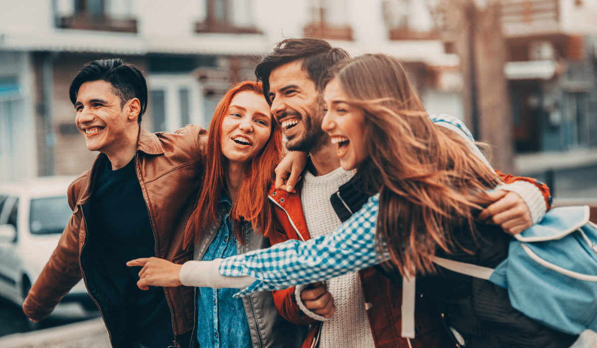 Estudio reveló por qué las personas inteligentes suelen tener menos amigos