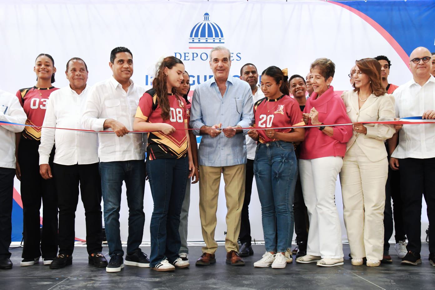 Presidente Abinader entrega dos polideportivos en Puerto Plata