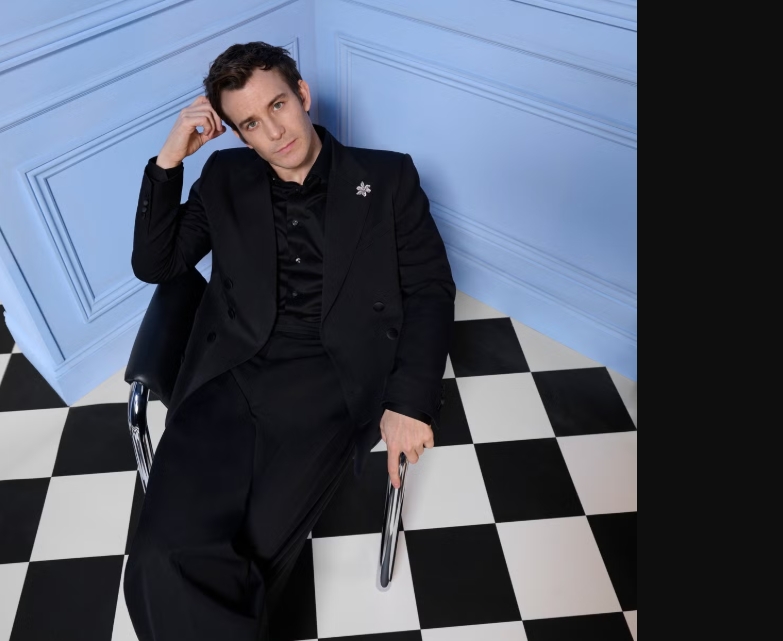 Luke Thompson finalmente toma los reflectores de ‘Bridgerton’